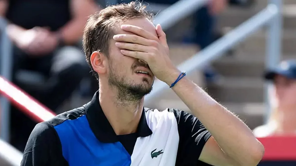 Daniel Medvedev shush controversy:  Learn what fans are saying about this viral moment.