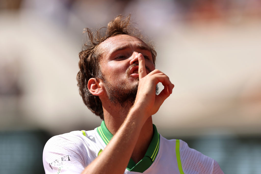 Daniel Medvedev shush controversy:  Learn what fans are saying about this viral moment.
