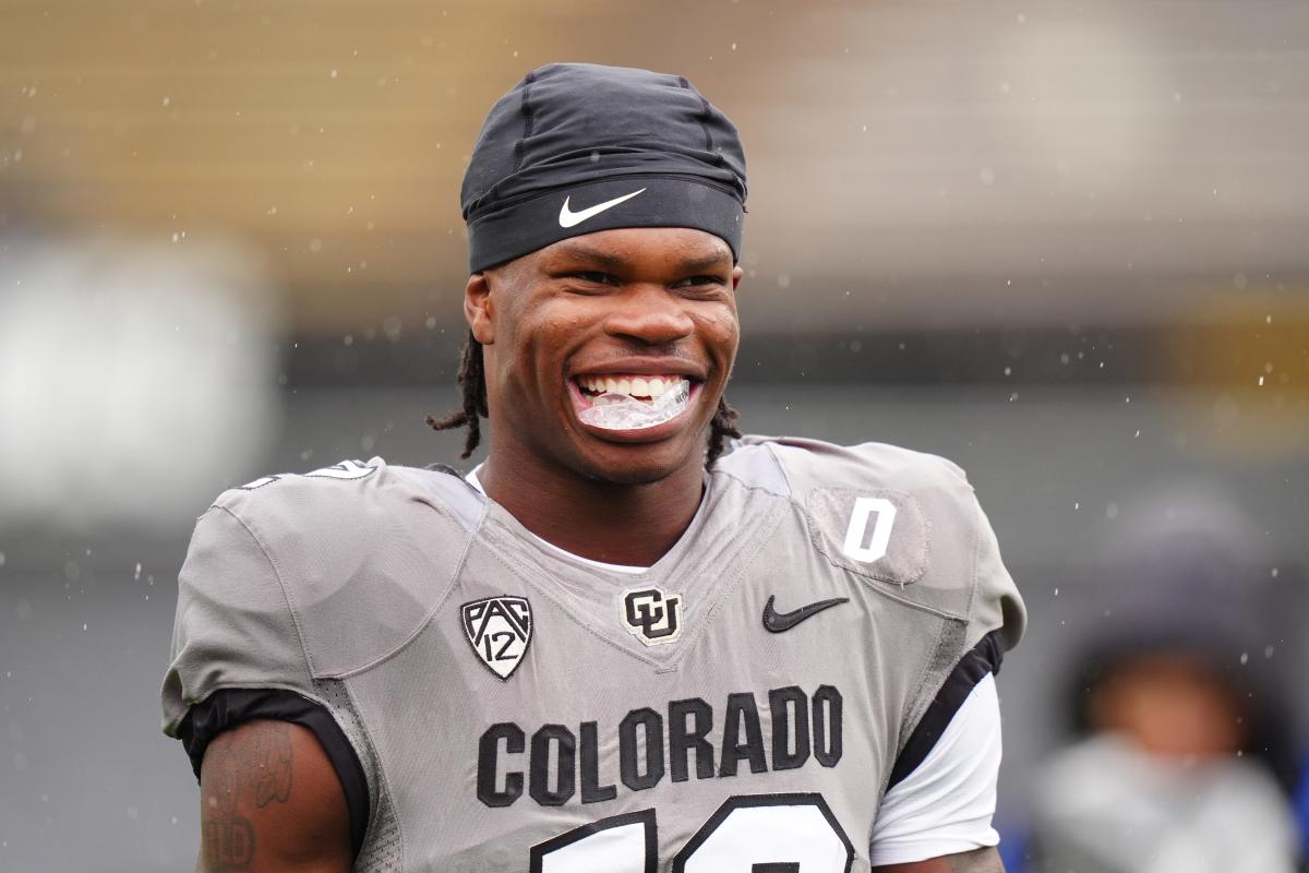 Whats up with the l on Colorado jersey? (Heres the real story behind it)