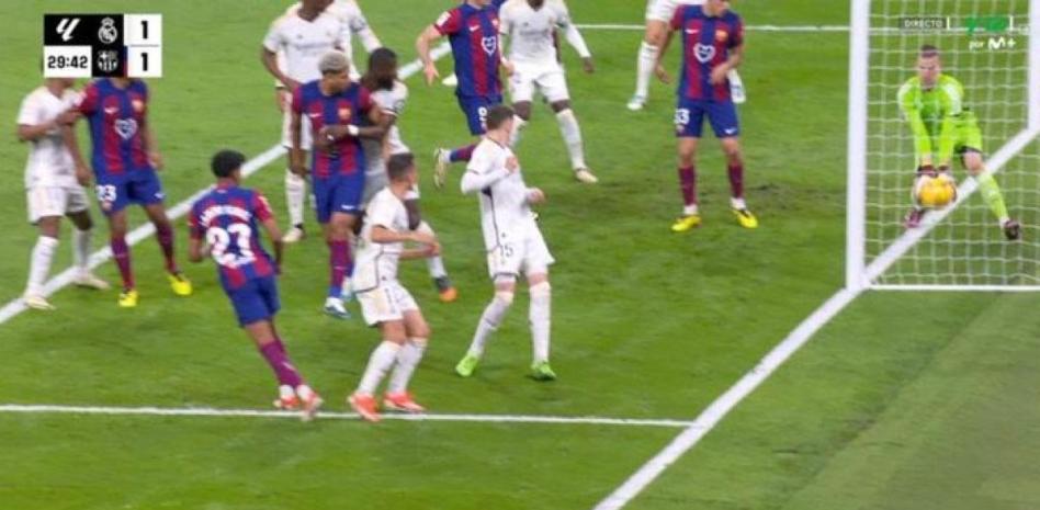 Barcelona Disallowed Goal: Referees Under Fire! Watch the Video and Judge for Yourself.