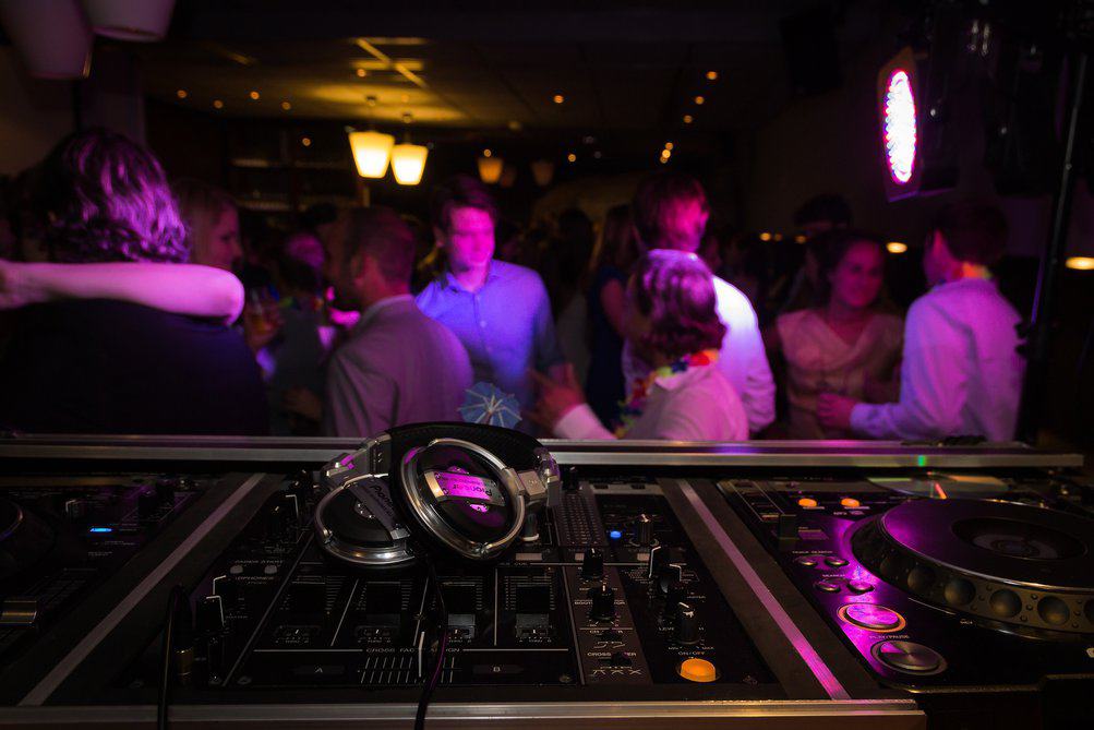 Best Tracks by DJ Santiago: A Guide for Party People