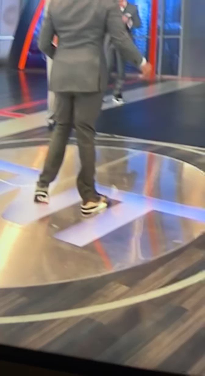 Kenny Smith Knees: How Bad Are They Really? Fans are Concerned About Kennys Condition.