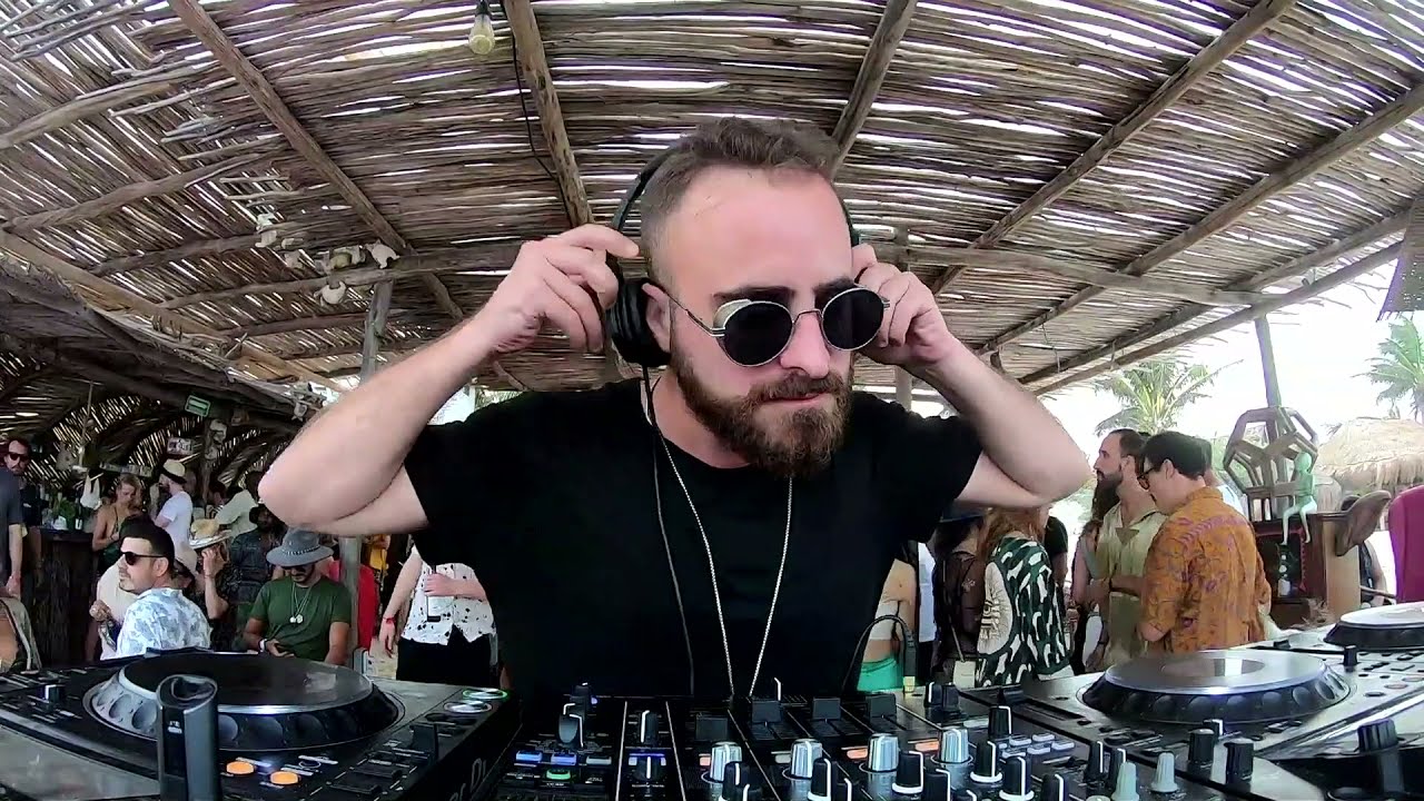 Best Tracks by DJ Santiago: A Guide for Party People