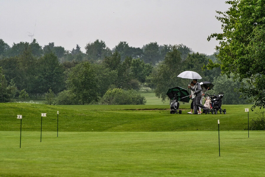 Golf in the Rain: Is It Worth Playing or Not? (Everything You Need to Know)