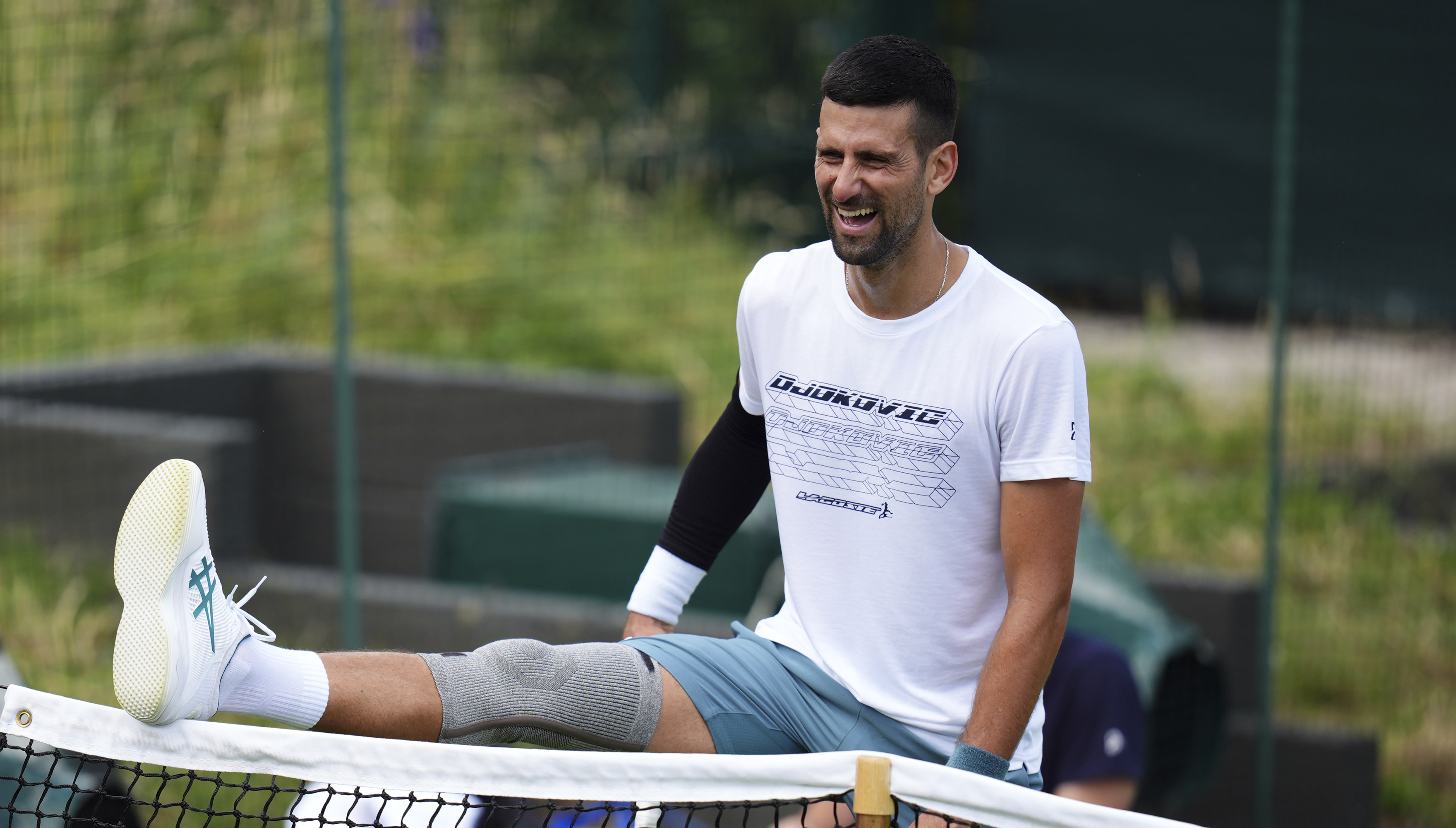 Curious about Djokovics knee sleeve? Discover the brand he trusts right here!