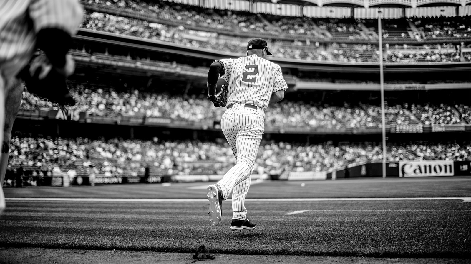 Derek Jeter Says Goodbye: A Look Back at His Last Game at Yankee Stadium, Unforgettable Moments