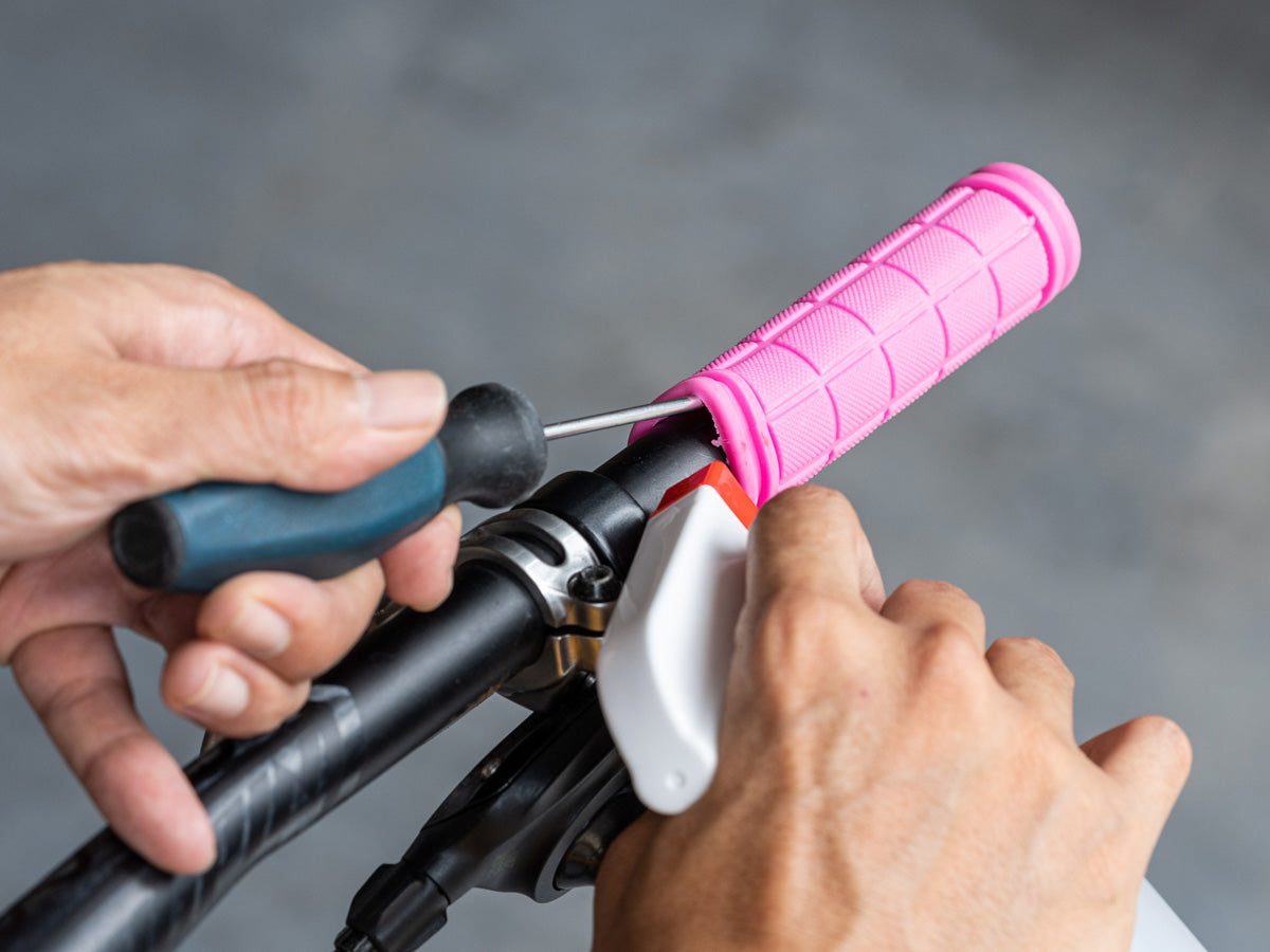 Remove Bike Grips: Easy Step-by-Step Guide (DIY Tips)