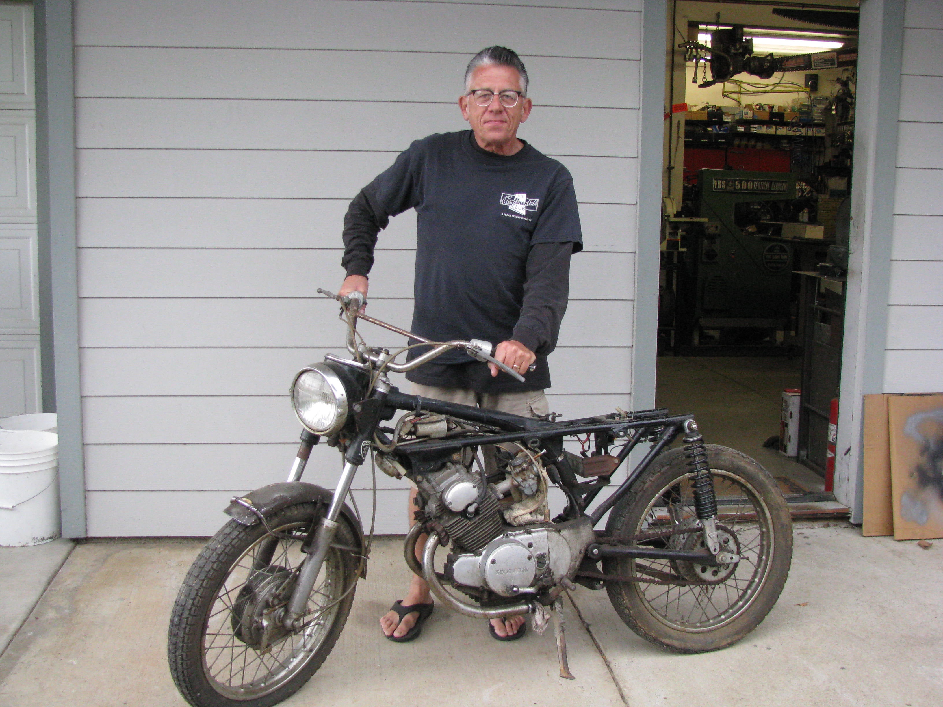 Honda CL175 Cafe Racer Style: Easy Tips for a Cool, Vintage Ride.