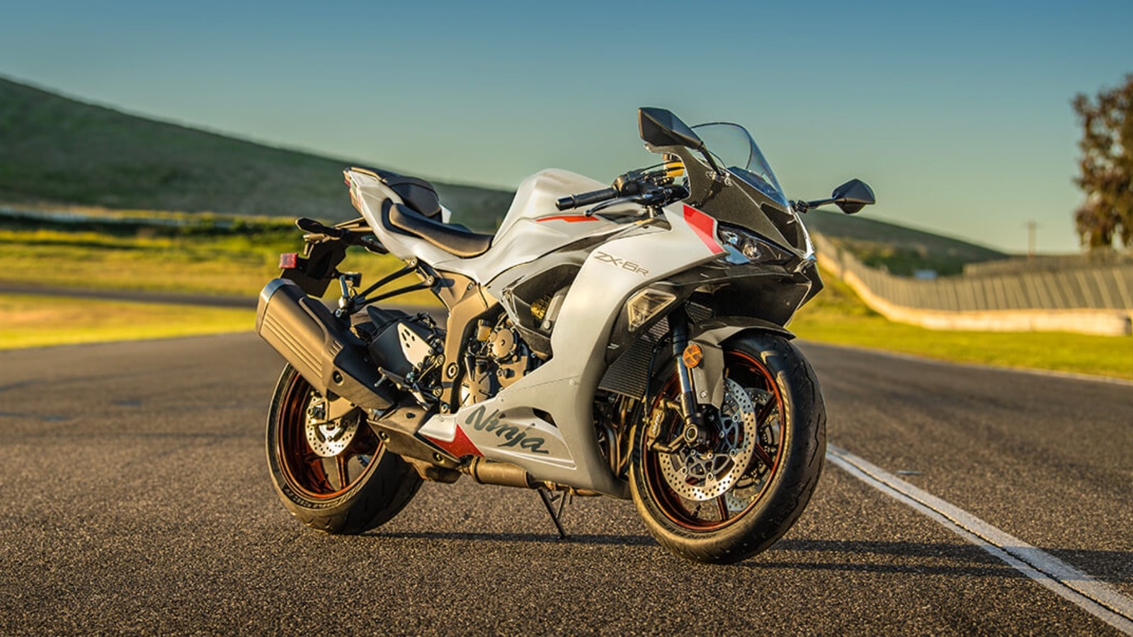 Curious about the Kawasaki ZX 6R top speed? (Here is a simple breakdown of its performance)