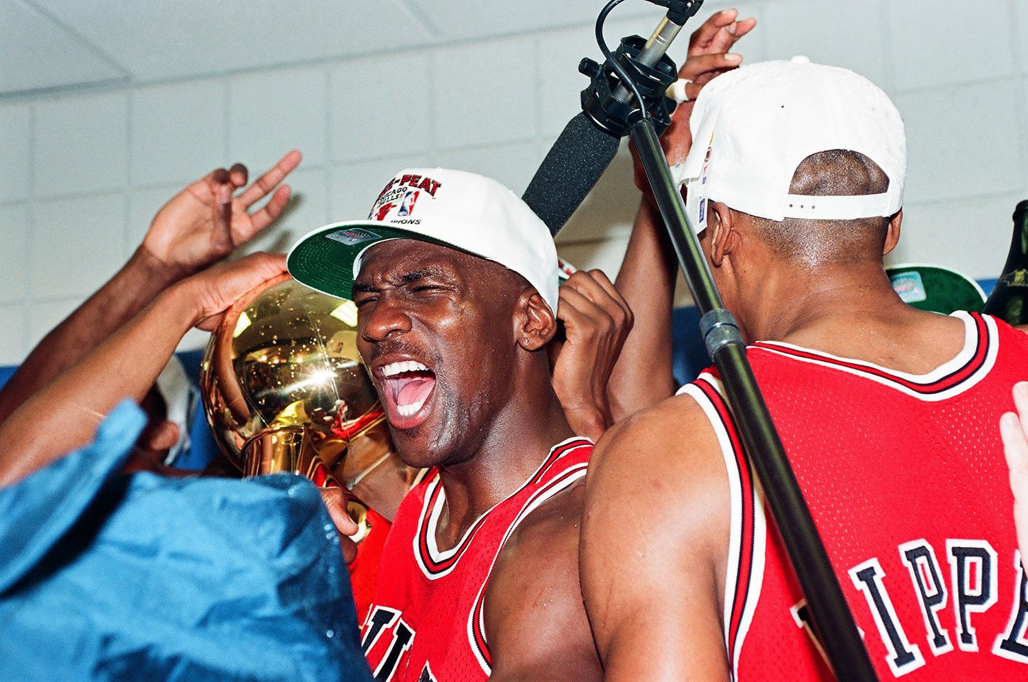 Remember the 1992-93 chicago bulls season? Heres how they clinched their first amazing three-peat championship.