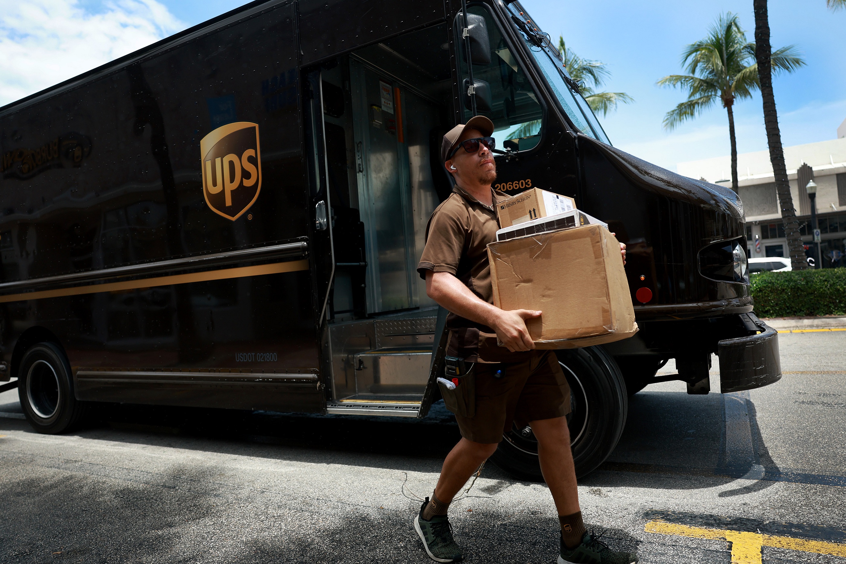 How much does a UPS feeder driver make (A simple breakdown of potential earnings and benefits)?