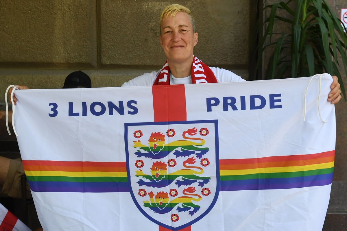 England Soccer Flag: Display Your Pride Now!