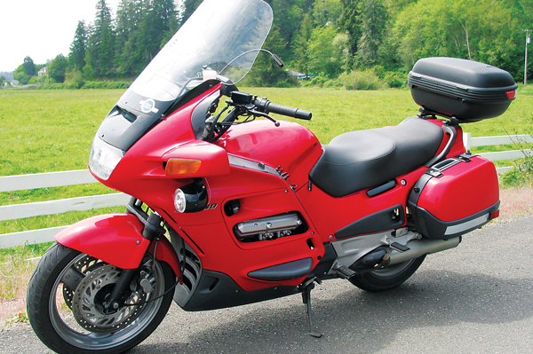 Why is the 1992 honda st1100 a legend? (Discover what makes this old Honda bike so special for riders)