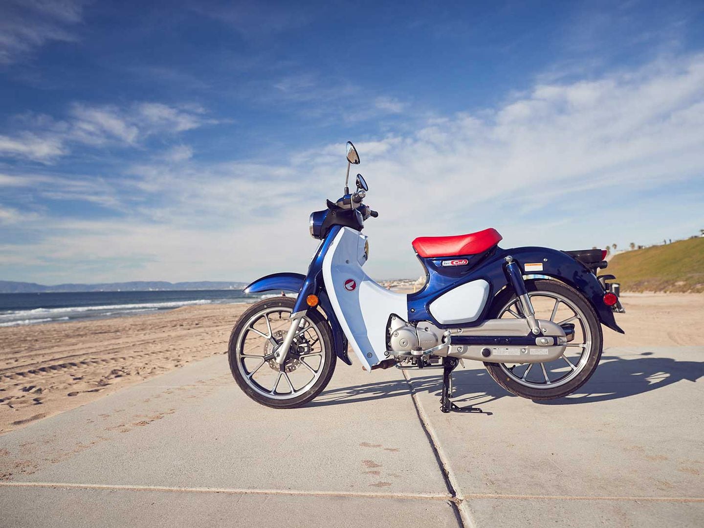 Honda Super Cub 50 driving experience: (What it feels like to ride this iconic small bike)