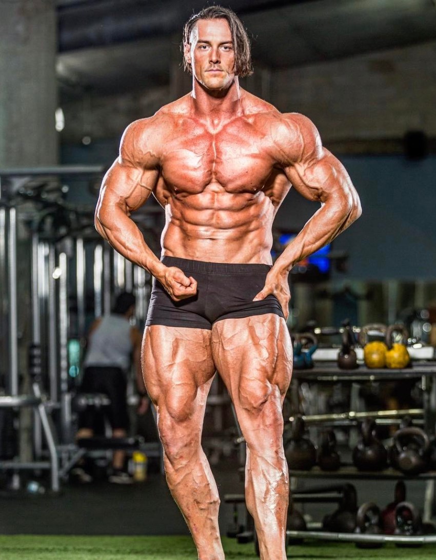 What are the official Aaron Reed height and weight numbers? Discover his exact body stats and learn much more!