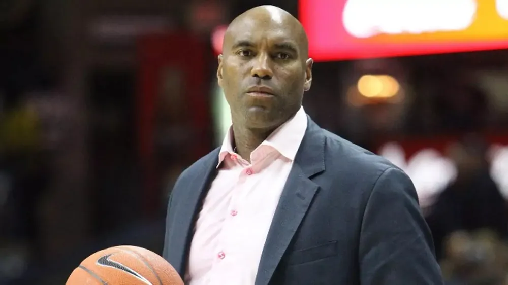 Why is Scott Burrell so well-known? Learn about his rare skills in both basketball and baseball!