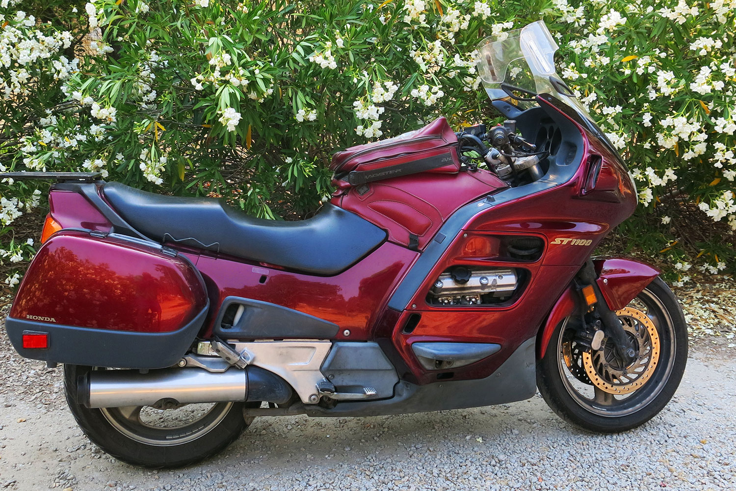Why is the 1992 honda st1100 a legend? (Discover what makes this old Honda bike so special for riders)